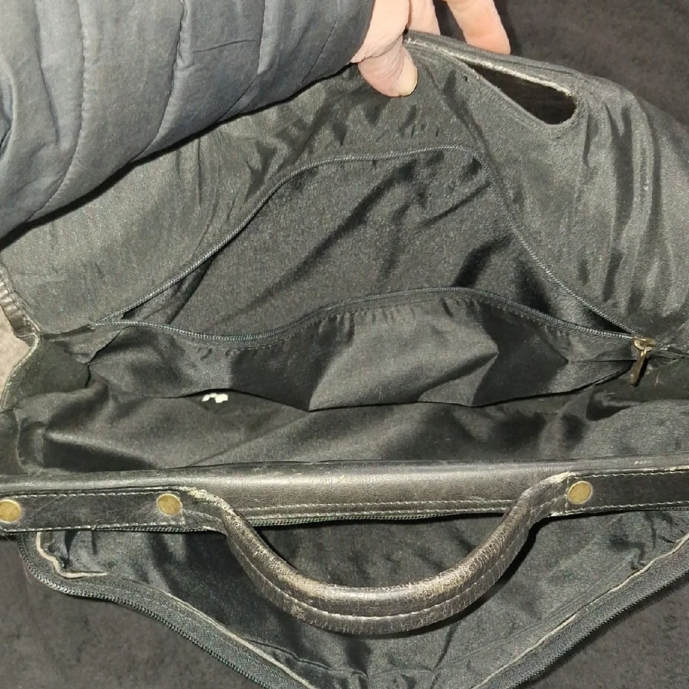 Vintage Classic Black Leather Messenger Bag - Adjustable Strap and Flap Closure